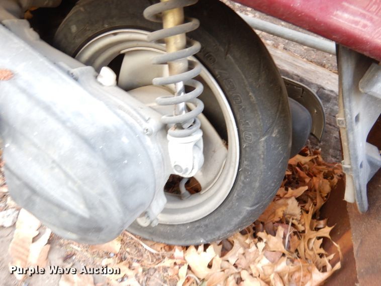 image for item JE9737 2001 Yamaha Vino  moped