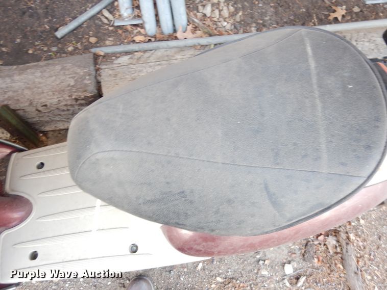 image for item JE9737 2001 Yamaha Vino  moped