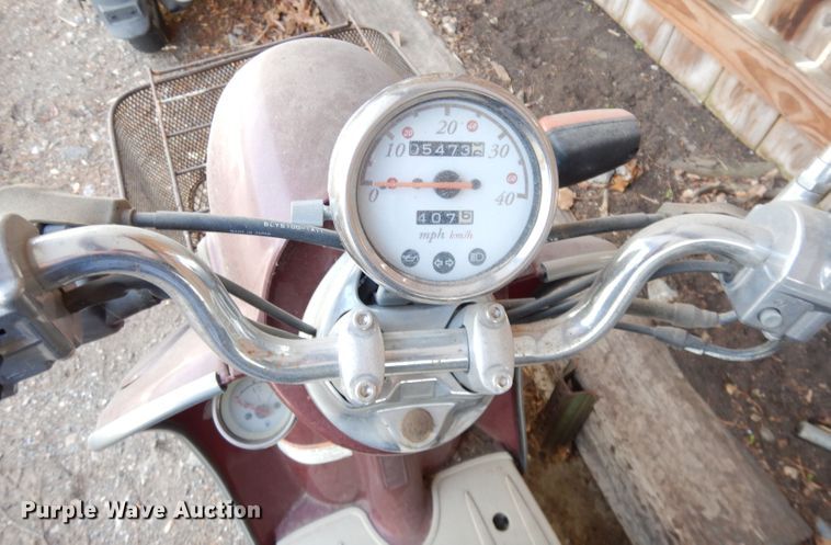 image for item JE9737 2001 Yamaha Vino  moped