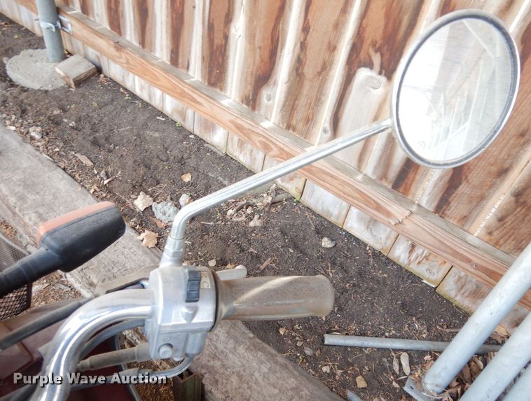 image for item JE9737 2001 Yamaha Vino  moped