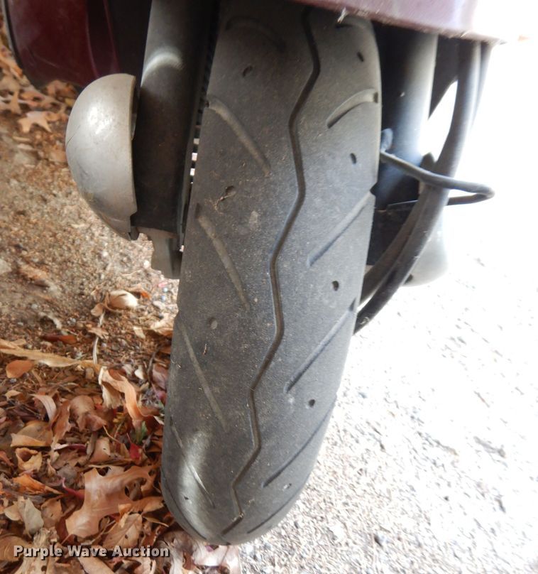 image for item JE9737 2001 Yamaha Vino  moped