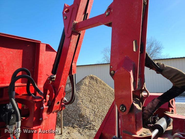 image for item JG9242 2015 Bush Hog RMB1865  side boom rotary mower