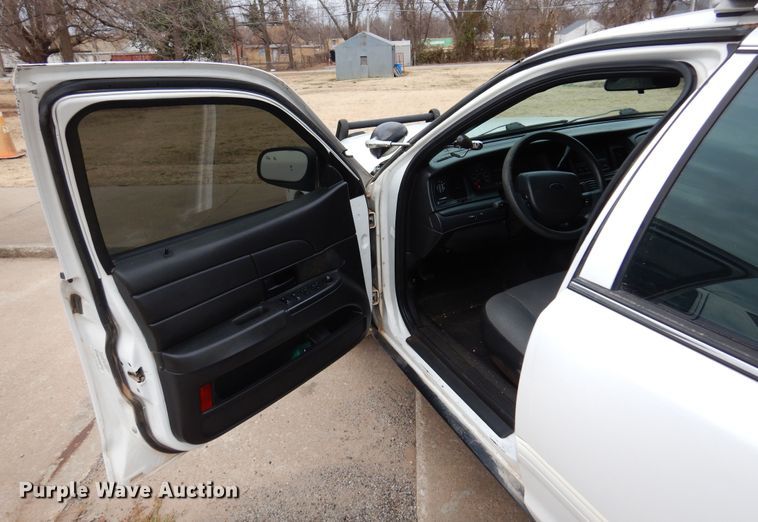 image for item JJ9698 2009 Ford Crown Victoria Police Interceptor