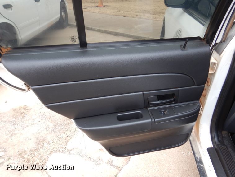 image for item JJ9698 2009 Ford Crown Victoria Police Interceptor