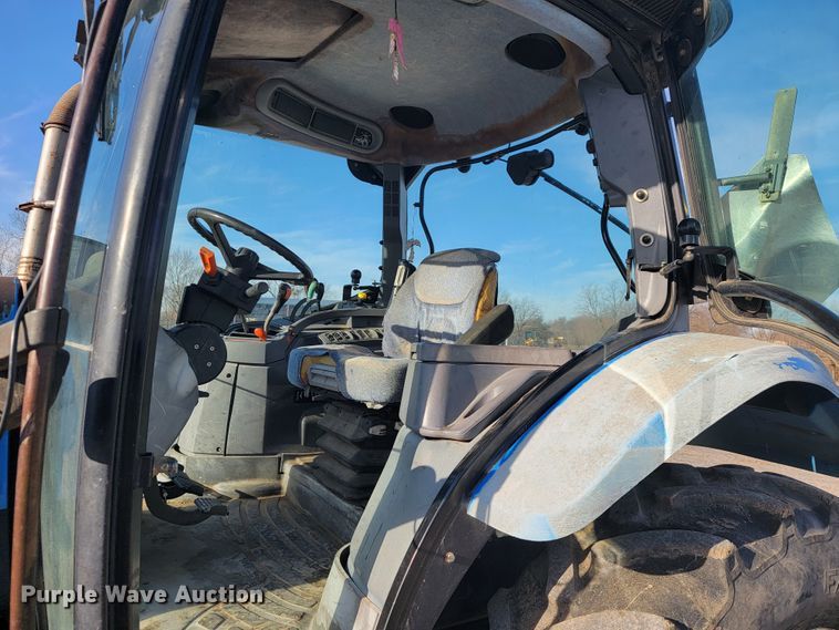 image for item JP9041 2004 New Holland TS115A  tractor