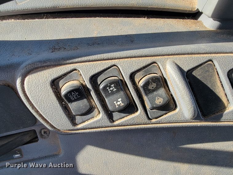 image for item JP9041 2004 New Holland TS115A  tractor