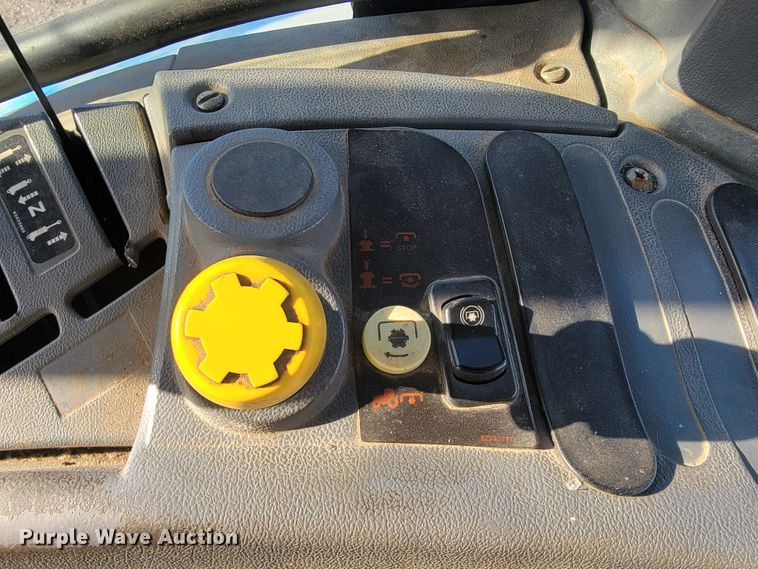 image for item JP9041 2004 New Holland TS115A  tractor