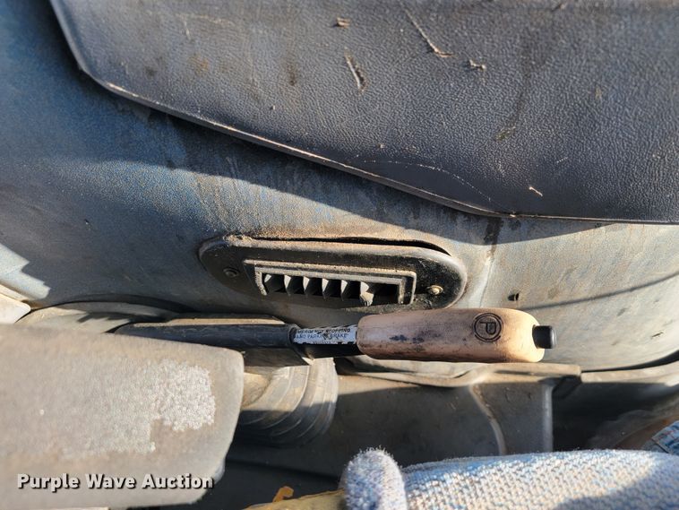 image for item JP9041 2004 New Holland TS115A  tractor