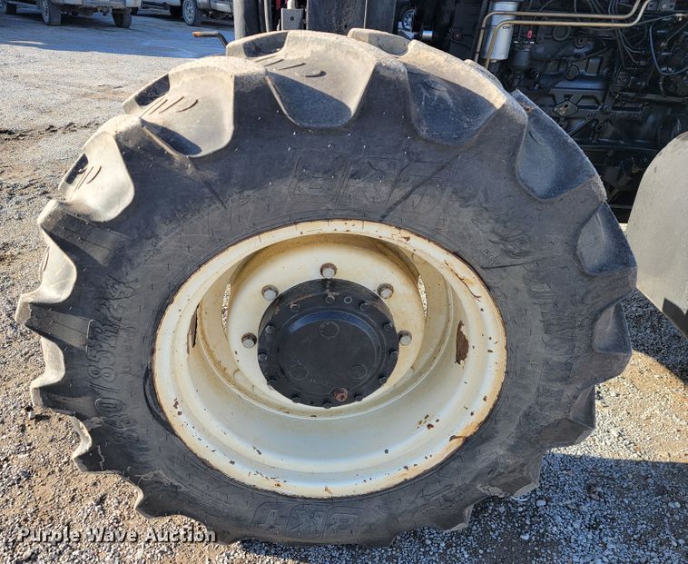 image for item JP9041 2004 New Holland TS115A  tractor