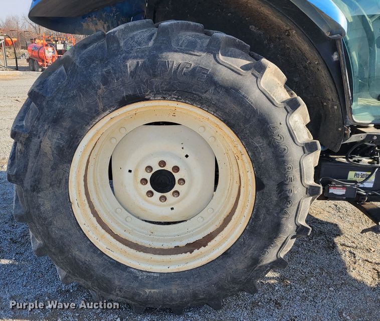 image for item JP9041 2004 New Holland TS115A  tractor