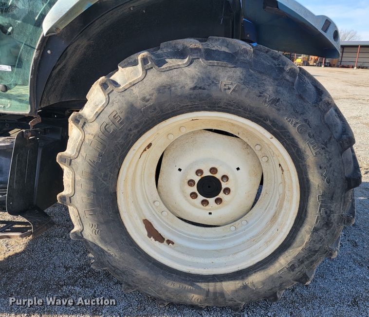 image for item JP9041 2004 New Holland TS115A  tractor