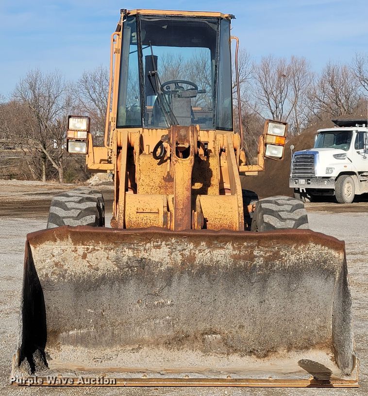 image for item JP9042 1989 Case 621  wheel loader
