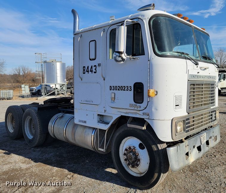 image for item JP9043 1984 International C09670  semi truck