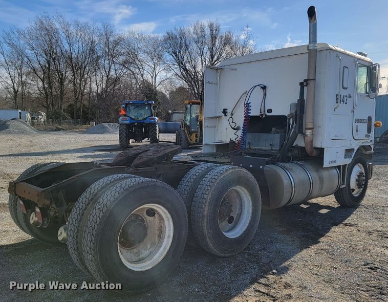 image for item JP9043 1984 International C09670  semi truck