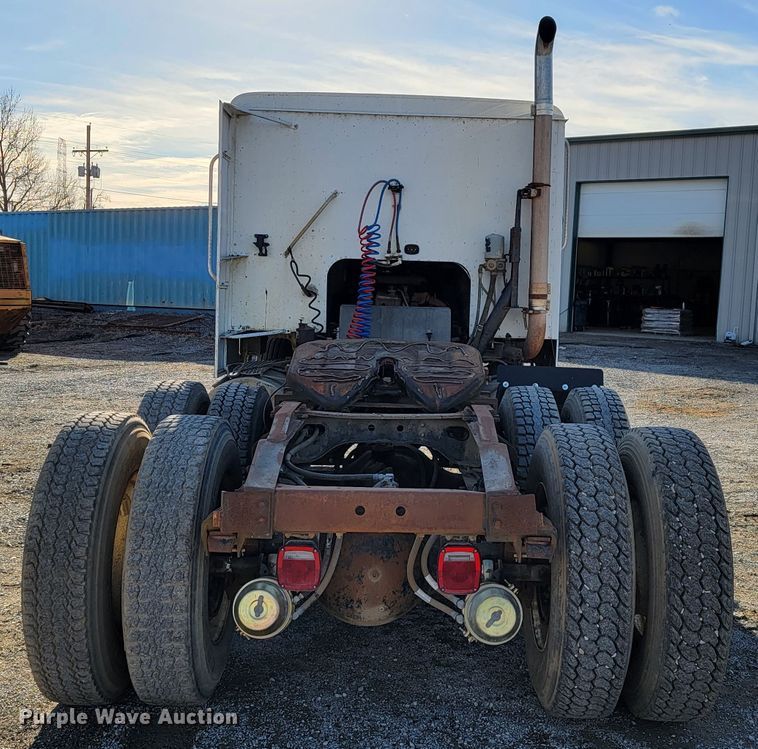 image for item JP9043 1984 International C09670  semi truck