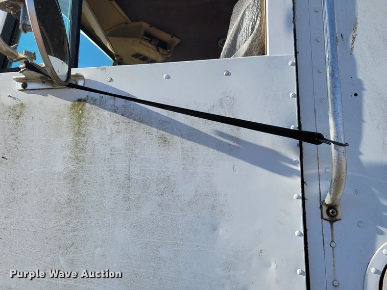 image for item JP9043 1984 International C09670  semi truck