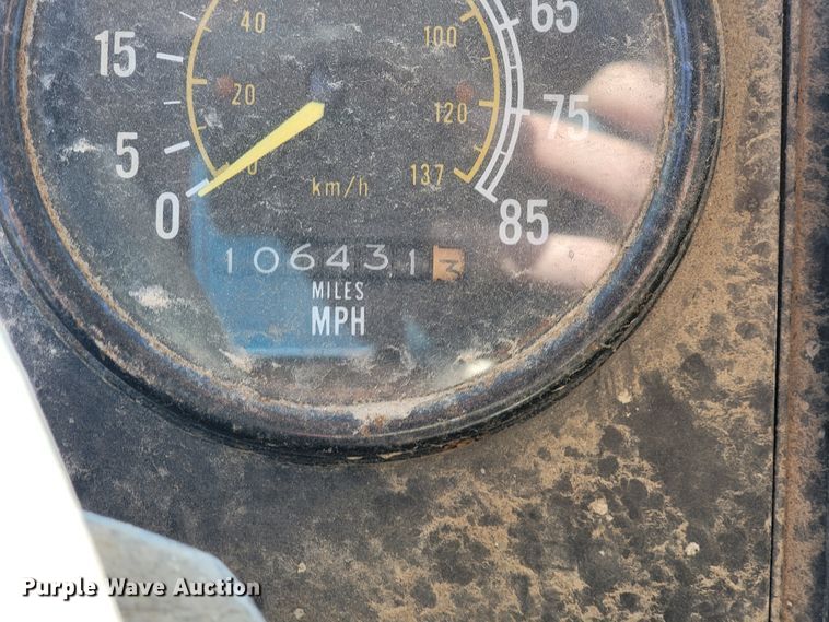 image for item JP9043 1984 International C09670  semi truck