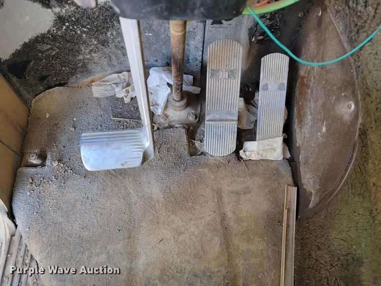 image for item JP9043 1984 International C09670  semi truck