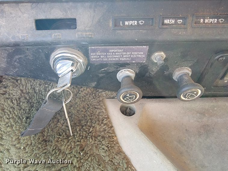 image for item JP9043 1984 International C09670  semi truck