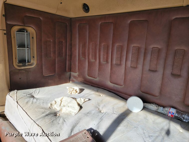 image for item JP9043 1984 International C09670  semi truck