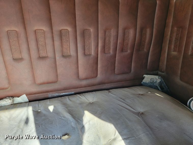 image for item JP9043 1984 International C09670  semi truck