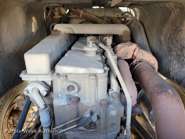 image for item JP9043 1984 International C09670  semi truck