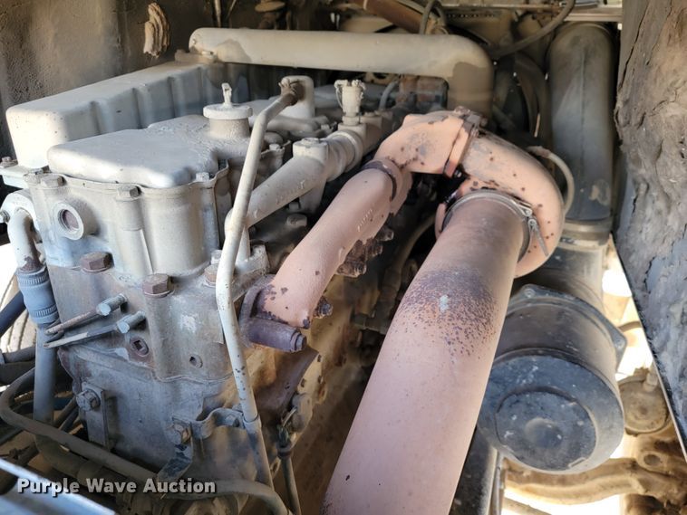 image for item JP9043 1984 International C09670  semi truck