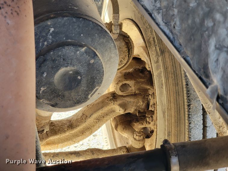 image for item JP9043 1984 International C09670  semi truck