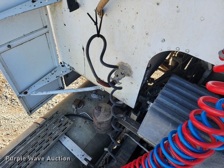 image for item JP9043 1984 International C09670  semi truck