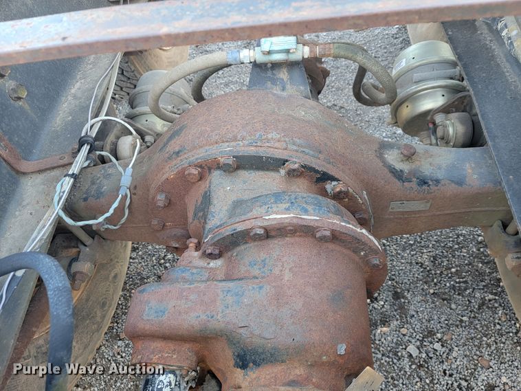 image for item JP9043 1984 International C09670  semi truck