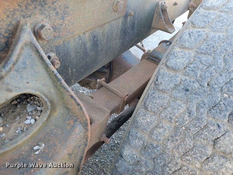 image for item JP9043 1984 International C09670  semi truck