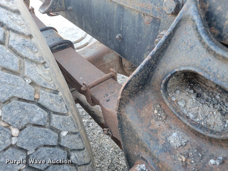 image for item JP9043 1984 International C09670  semi truck