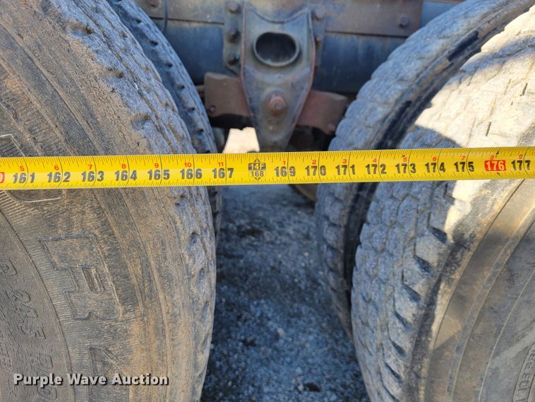 image for item JP9043 1984 International C09670  semi truck