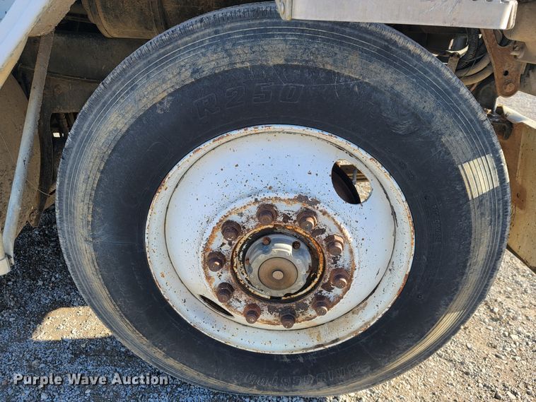 image for item JP9043 1984 International C09670  semi truck