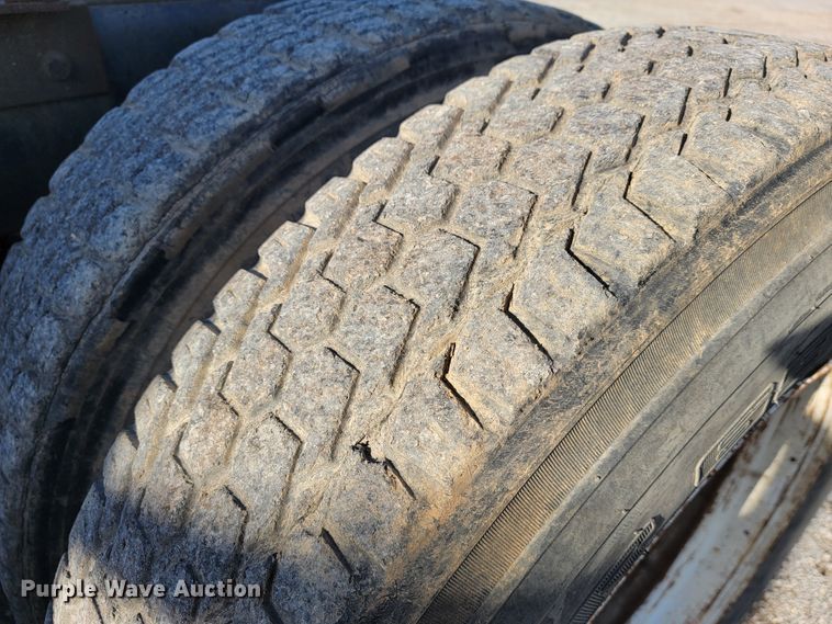 image for item JP9043 1984 International C09670  semi truck