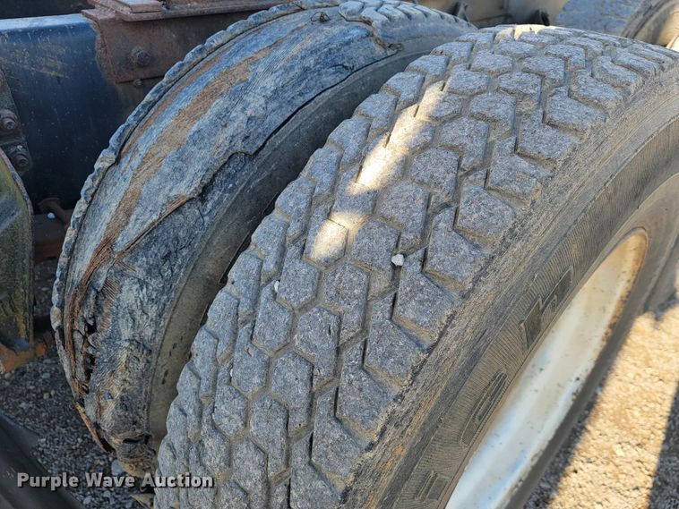 image for item JP9043 1984 International C09670  semi truck