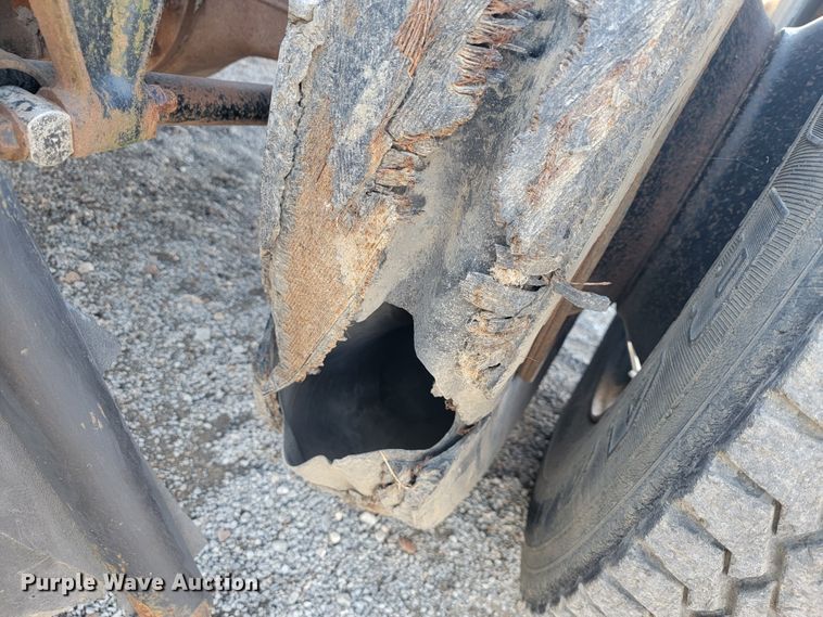 image for item JP9043 1984 International C09670  semi truck