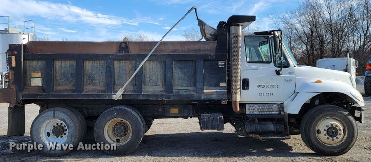 image for item JP9044 2002 International 7400  dump truck