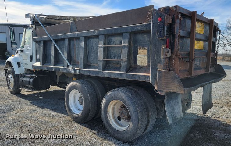 image for item JP9044 2002 International 7400  dump truck