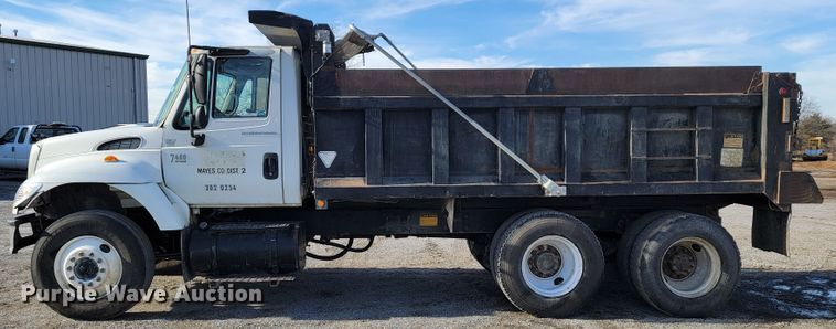 image for item JP9044 2002 International 7400  dump truck