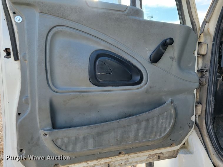 image for item JP9044 2002 International 7400  dump truck