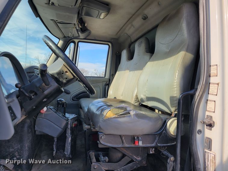 image for item JP9044 2002 International 7400  dump truck