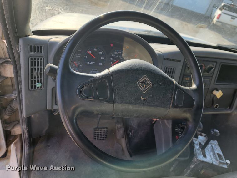 image for item JP9044 2002 International 7400  dump truck