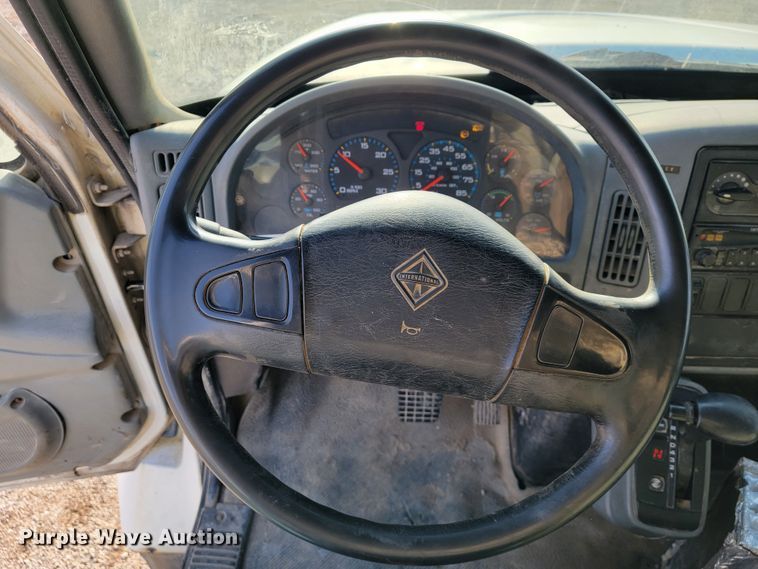 image for item JP9044 2002 International 7400  dump truck