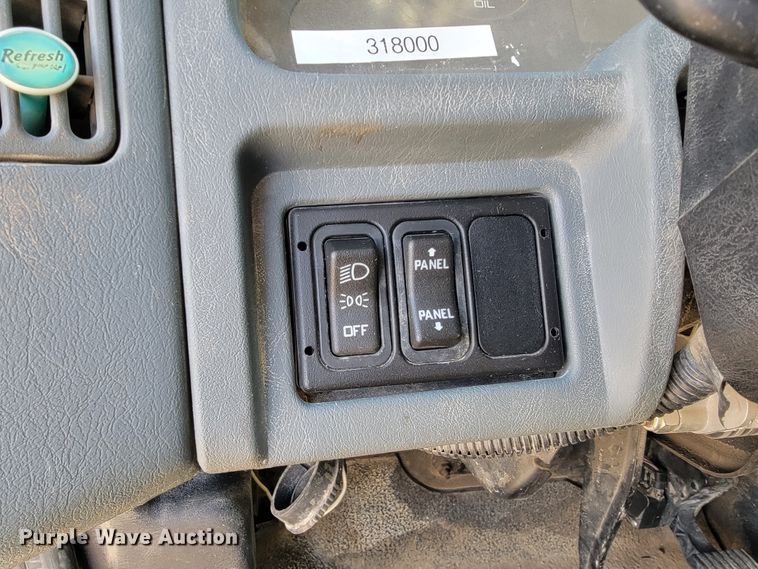 image for item JP9044 2002 International 7400  dump truck