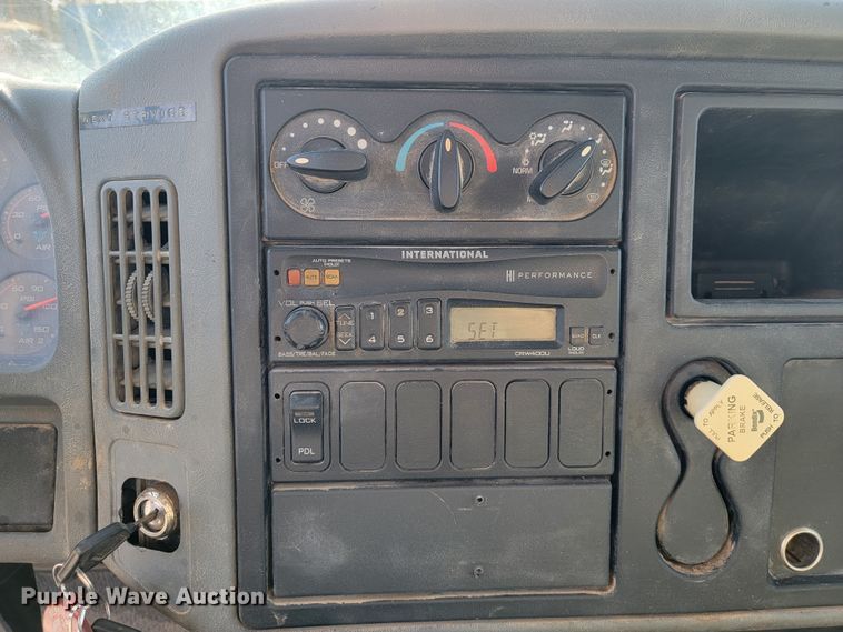 image for item JP9044 2002 International 7400  dump truck