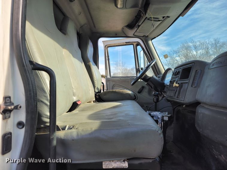 image for item JP9044 2002 International 7400  dump truck