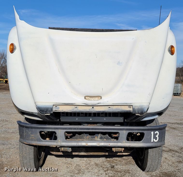 image for item JP9044 2002 International 7400  dump truck