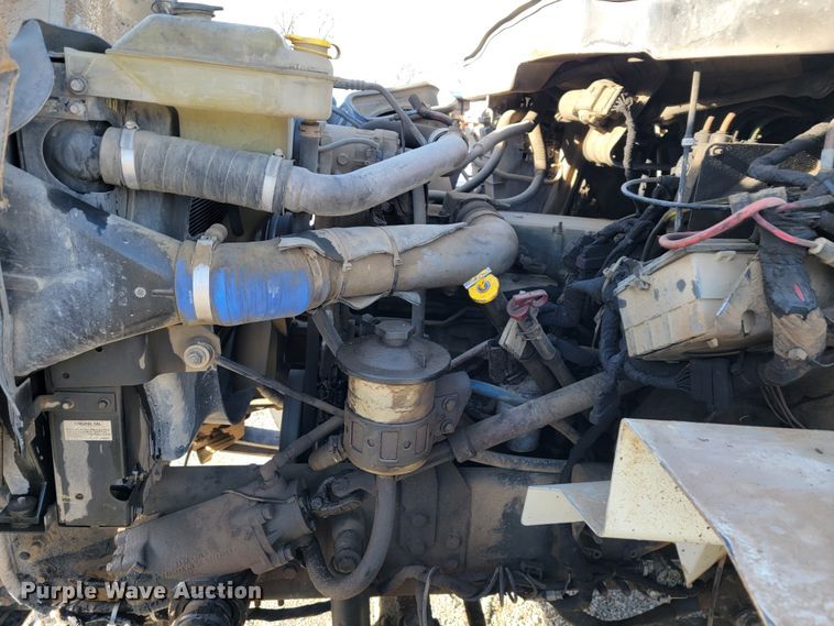 image for item JP9044 2002 International 7400  dump truck