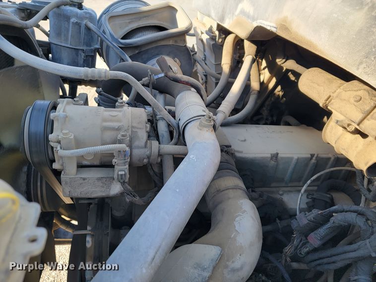 image for item JP9044 2002 International 7400  dump truck